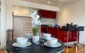 Swanky 2 Bdr Apt/Opp Edgbaston Cricket Ground/Free Parking